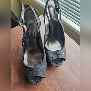 Qupid Black Glitter 5" Platform Sandal  Size 9